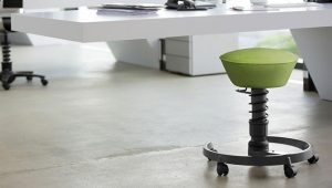 sitzen ohne Lehne
